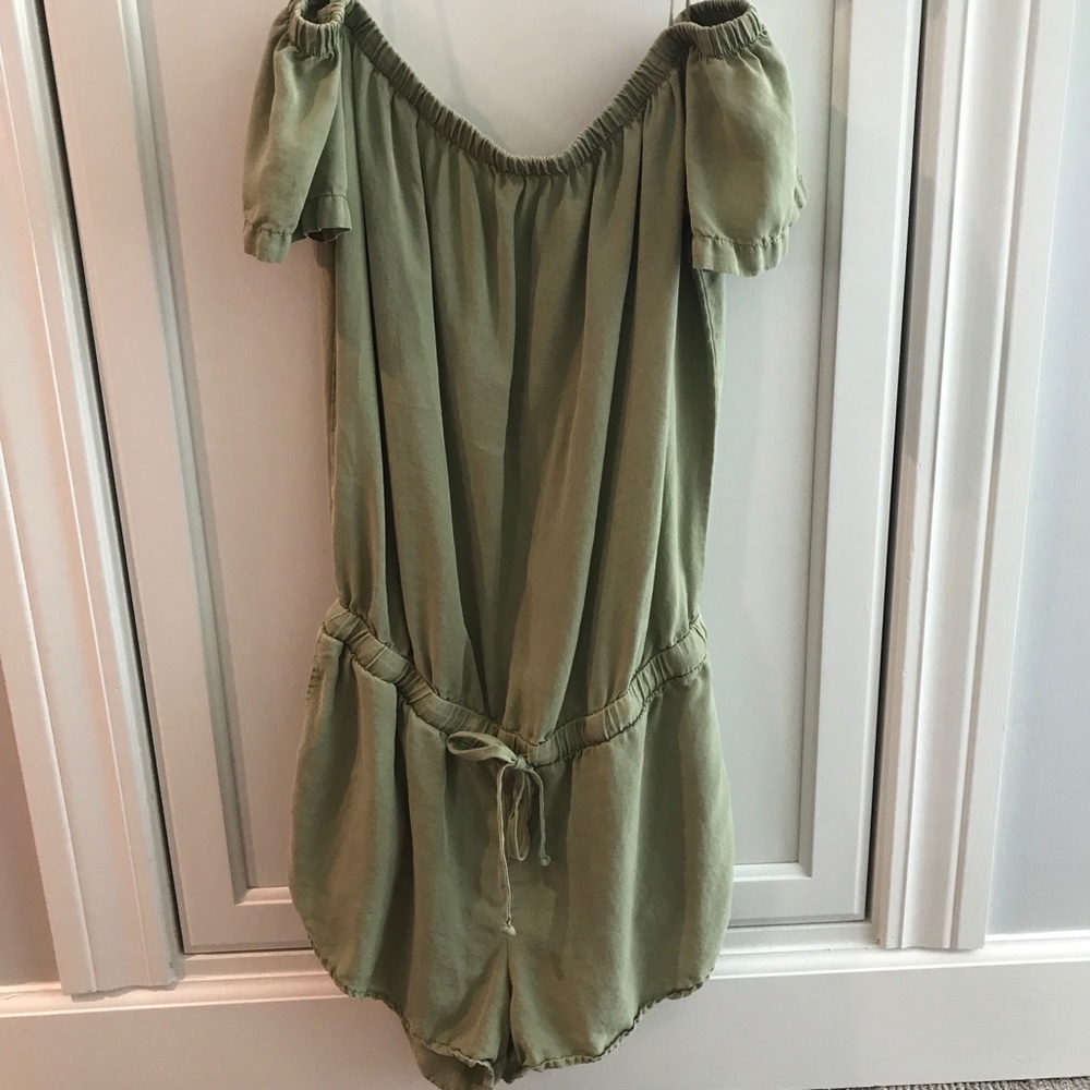 GREEN OFF THE SHOULDER ROMPER